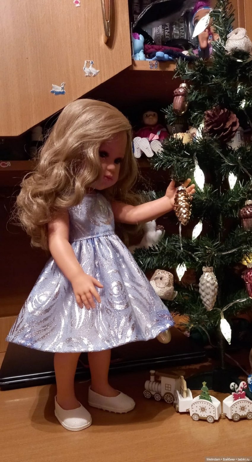 Герда и Настенька у Новогодней ёлочки (фото 9)