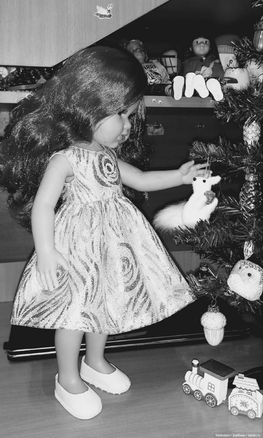 Герда и Настенька у Новогодней ёлочки