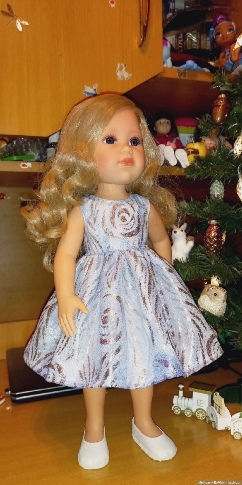 Герда и Настенька у Новогодней ёлочки