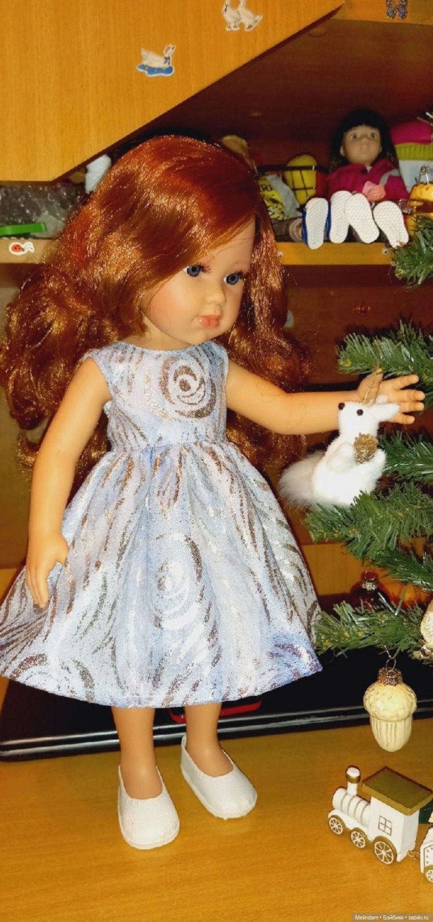 Герда и Настенька у Новогодней ёлочки