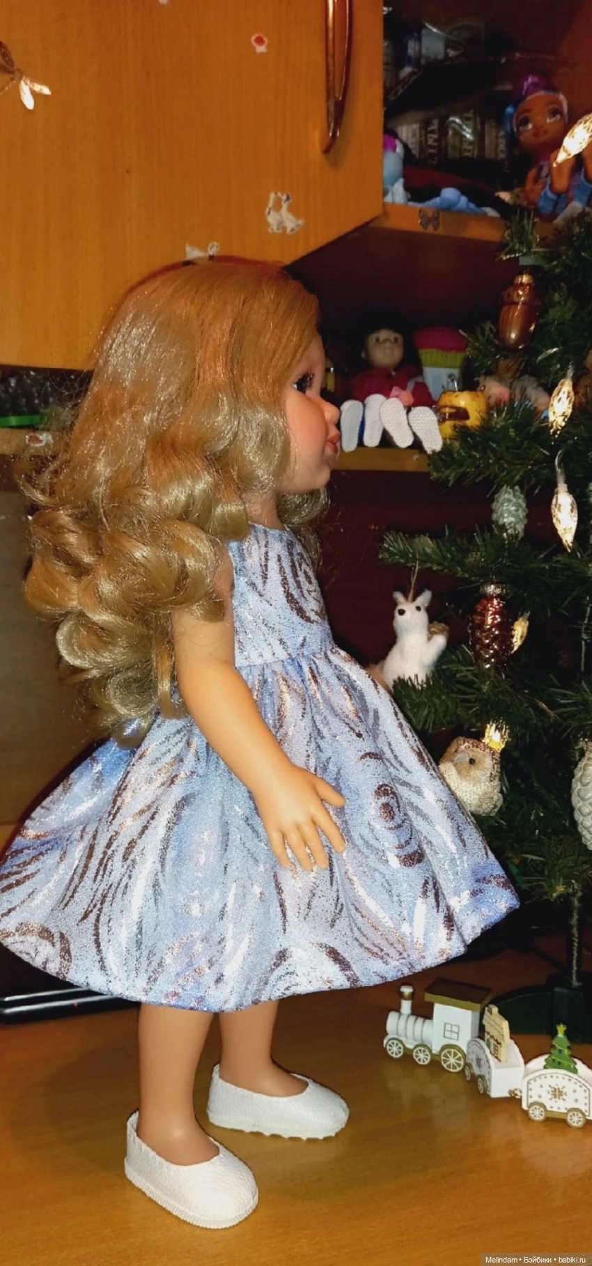 Герда и Настенька у Новогодней ёлочки