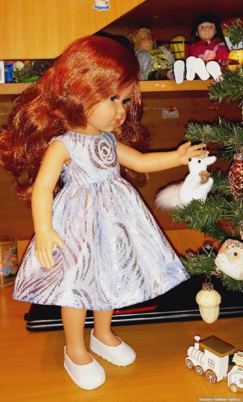 Герда и Настенька у Новогодней ёлочки