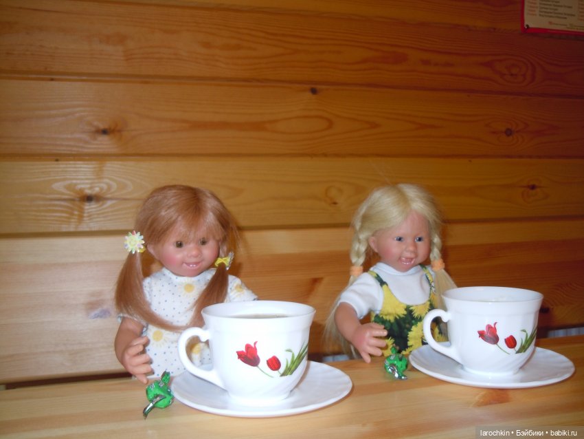 Вихтель,чай,конфеты,чашки