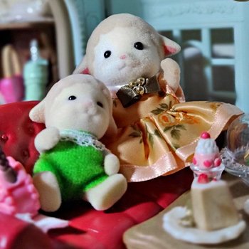 Мой "городок в шкафу" от Sylvanian Families.
