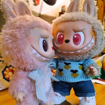 Он встречает её... ❤️