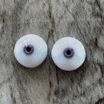 Глаза примерно 8х2,5-2,6