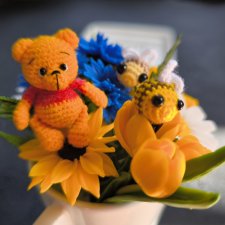 Мишка и две пчелы