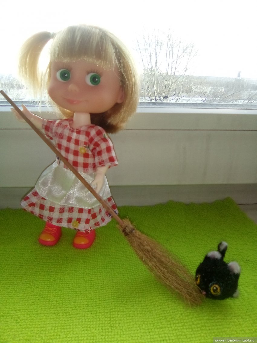 Наша Машуля — Куклы Маша и Медведь (Simba): Маша в кармашке (фото 7)