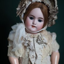 Наряд для антикварной куклы