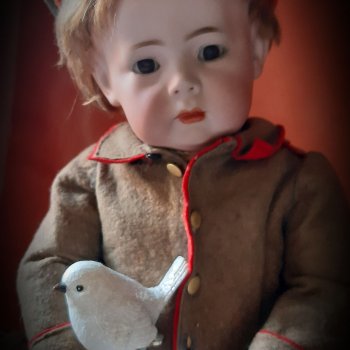 Вдоль по дороге, вдоль по дороге - вот я шагаю раз и два