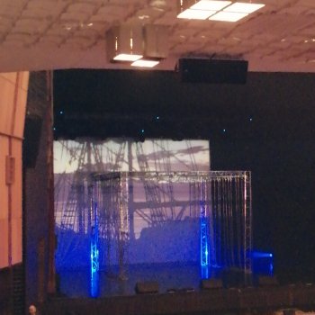 Есть желающие прогуляться по закулисью?