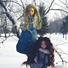 Девчонки с зимнем парке