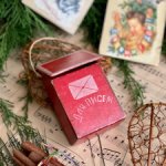 Сюрпризница по мотивам советских елочных игрушек - сюрпризниц "Почтовый ящик"
