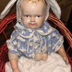 Антикварный малыш в костюмчике зайчика