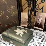 Антикварная шкатулка