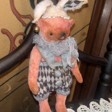 Мишка Тедди в шапочке с ушами зайки)