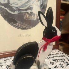 Заяц на колесиках в стиле антикварных детских игрушек