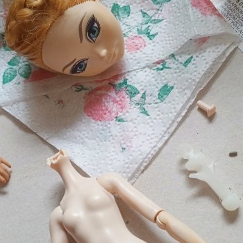 Горе реставратор за работой