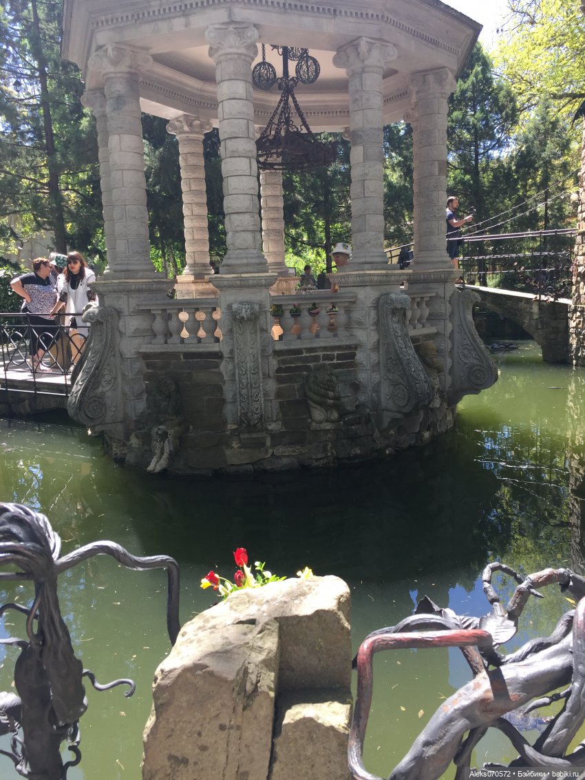 «Тот, кто хочет петь, всегда найдет песню!» (точнее, свинья везде грязь найдет)