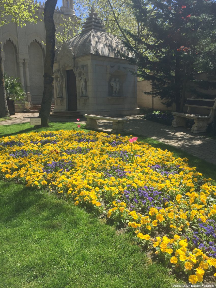 «Тот, кто хочет петь, всегда найдет песню!» (точнее, свинья везде грязь найдет)