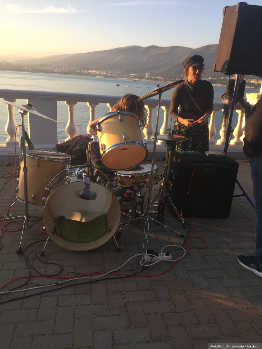 «Тот, кто хочет петь, всегда найдет песню!» (точнее, свинья везде грязь найдет) (фото 9)