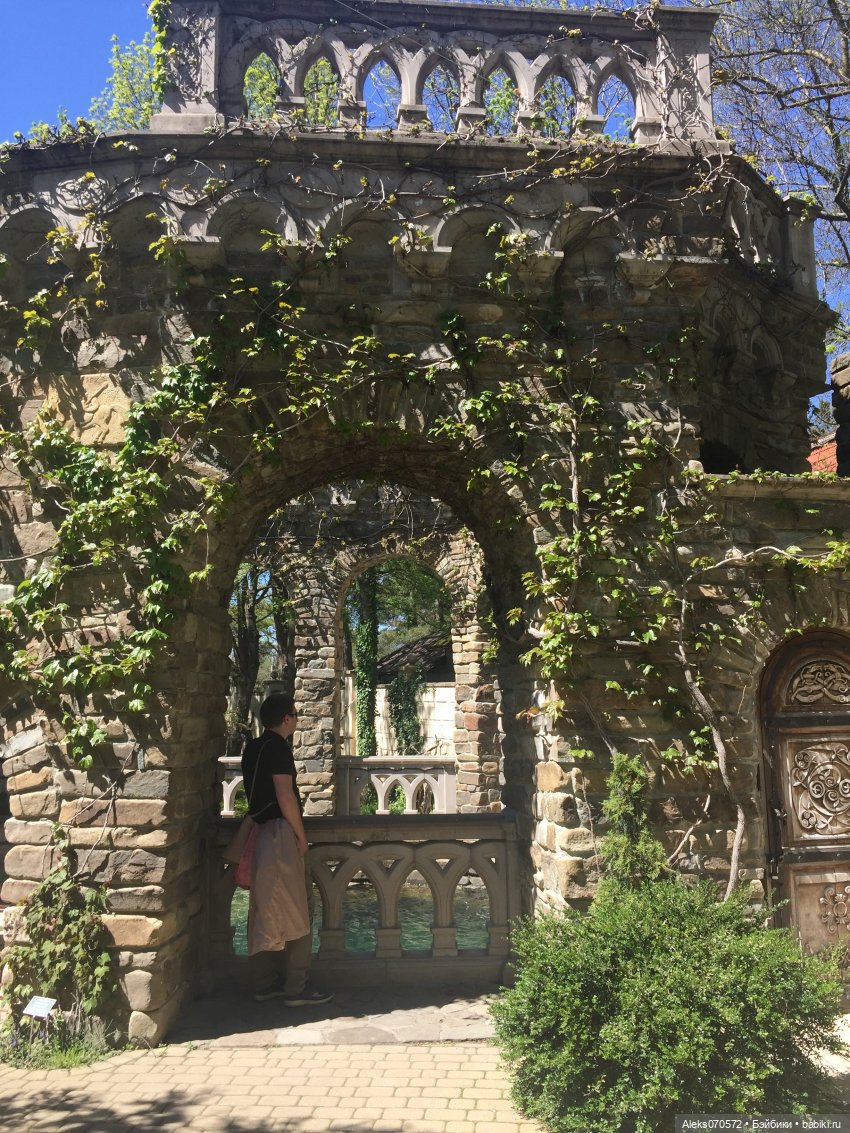 «Тот, кто хочет петь, всегда найдет песню!» (точнее, свинья везде грязь найдет)