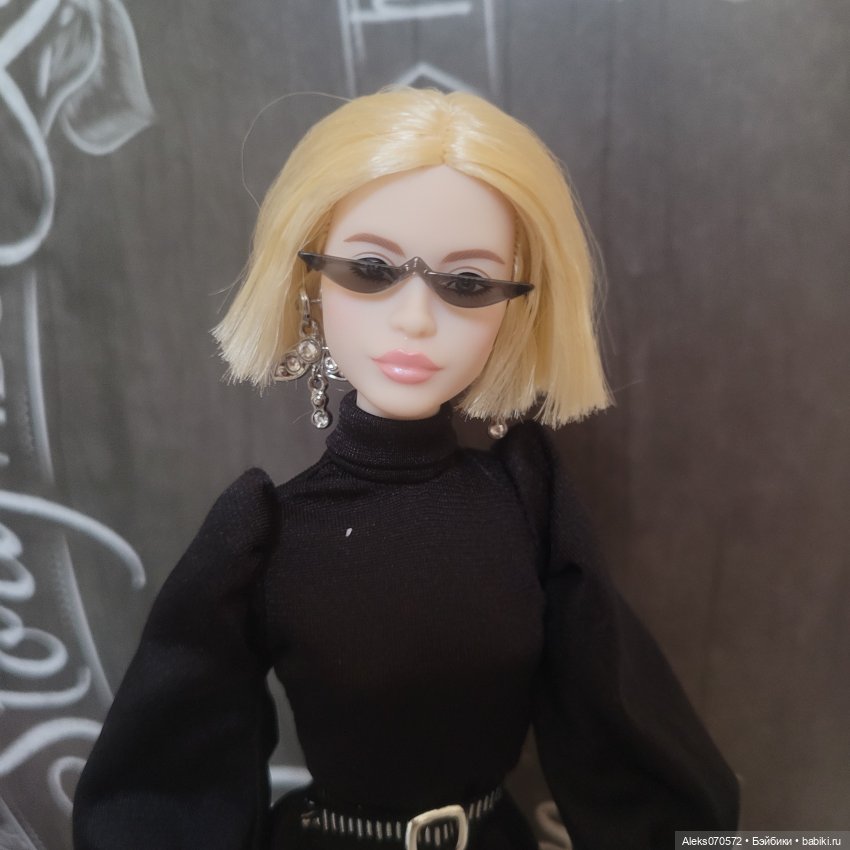 Распаковка и обзор Barbie Birthday Doll 2023 Vogue Black. Мое возвращение в прошлое (фото 9)