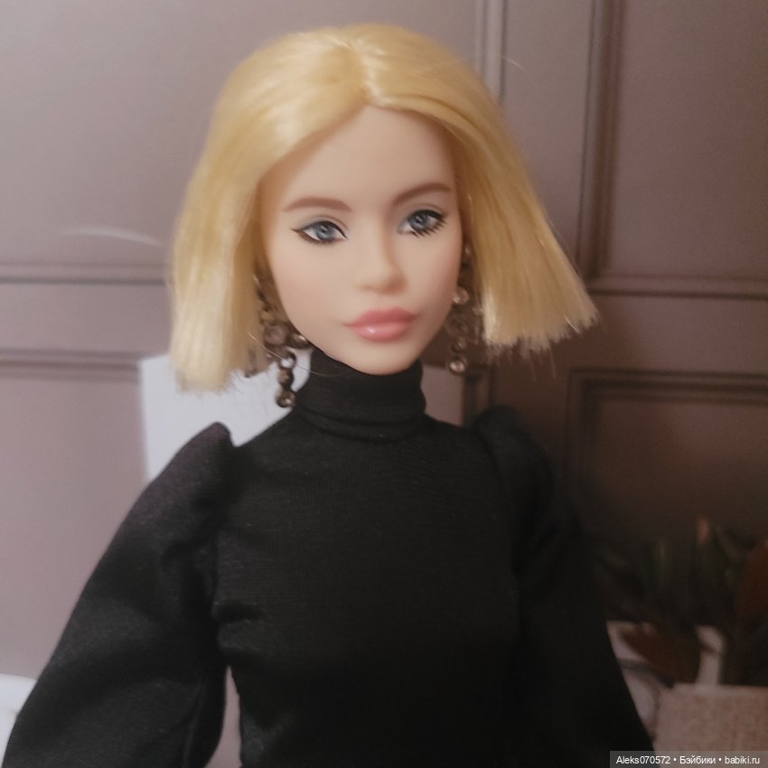 Распаковка и обзор Barbie Birthday Doll 2023 Vogue Black. Мое возвращение в прошлое (фото 6)