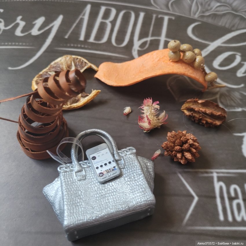 Распаковка и обзор Barbie Birthday Doll 2023 Vogue Black. Мое возвращение в прошлое (фото 10)