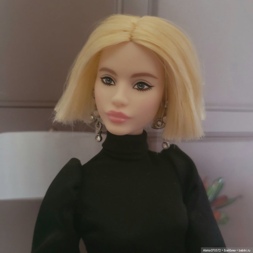 Распаковка и обзор Barbie Birthday Doll 2023 Vogue Black. Мое возвращение в прошлое (фото 5)