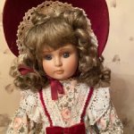 Фарфоровая барышня с сумочкой