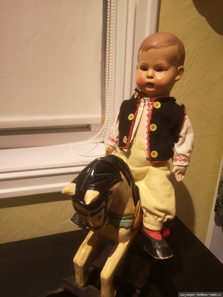 Шведско-германская сувенирная кукла