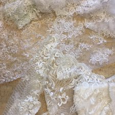 Остатки тканей и кружева