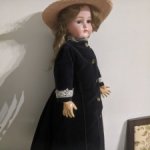 Бархатное пальто для антикварной куклы