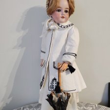 Пальто с отделкой сутажем для антикварной куклы