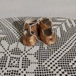 Золотые туфли для куклы