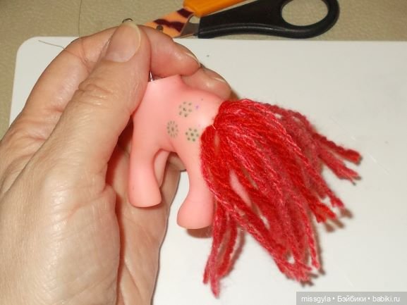 завязать нитки на леску