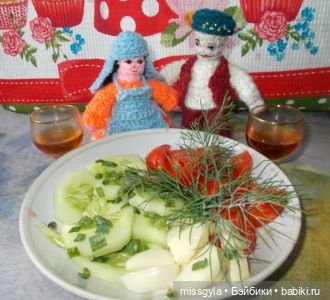 Бабушка рядышком с дедушкой