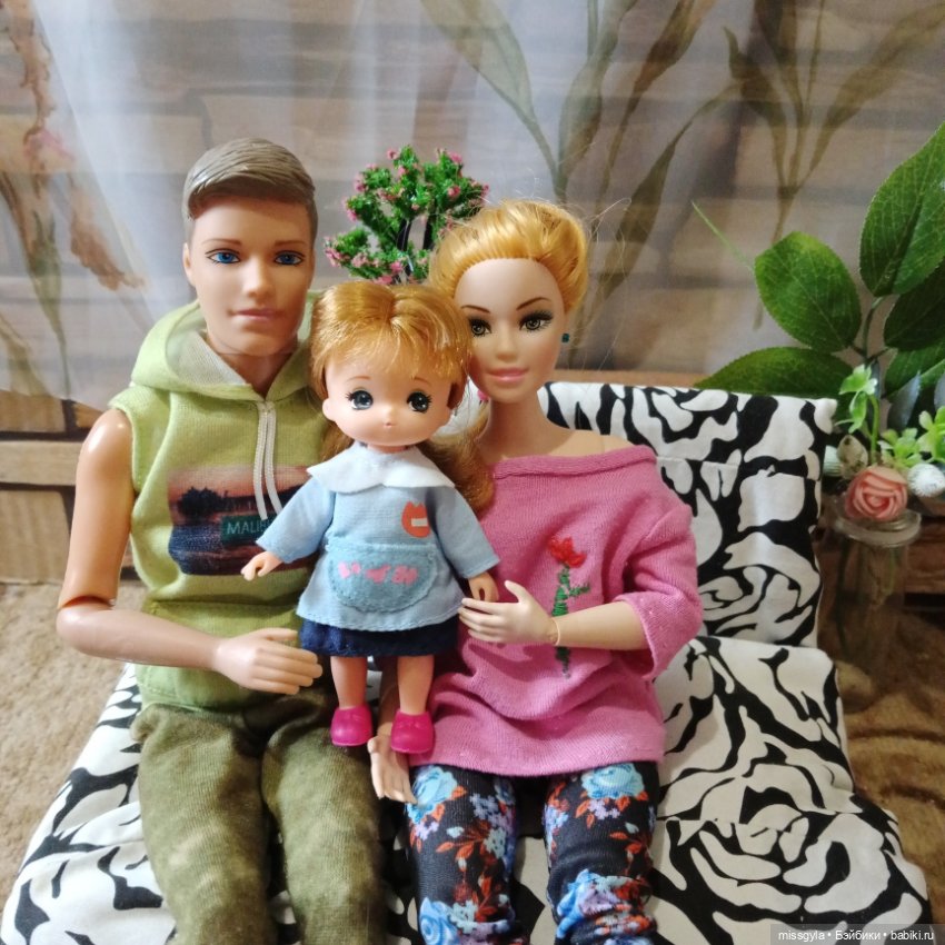 Международный День Семьи — Коллекции игровых кукол (Playline): фото полок