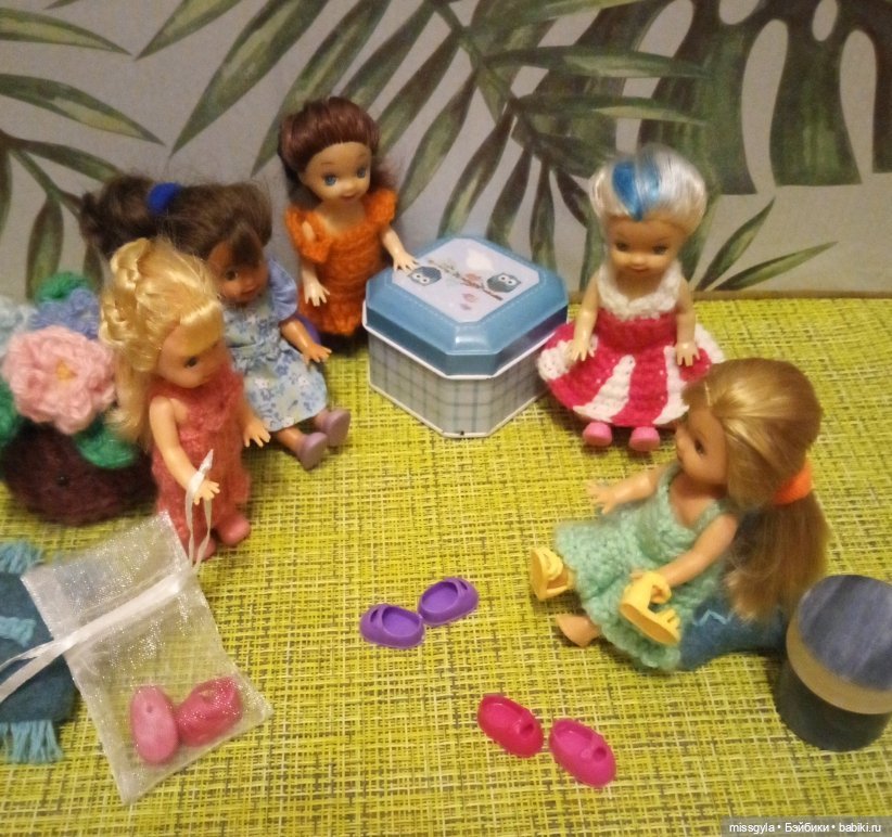 С Днём Сапожника👟👠 — Коллекции игровых кукол (Playline): фото полок (фото 5)