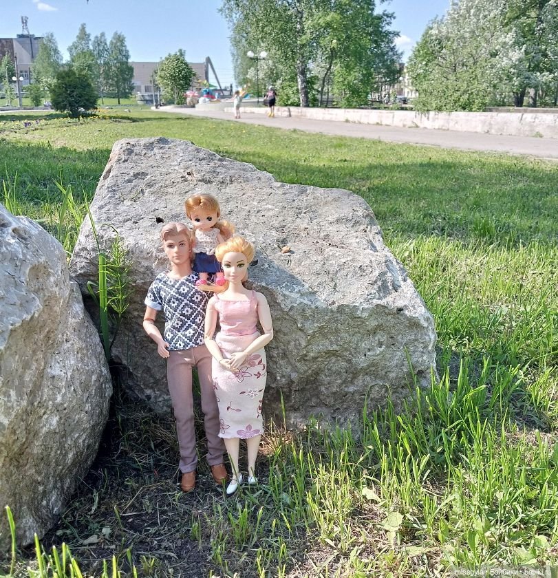 Семейная прогулка. Встречаем лето