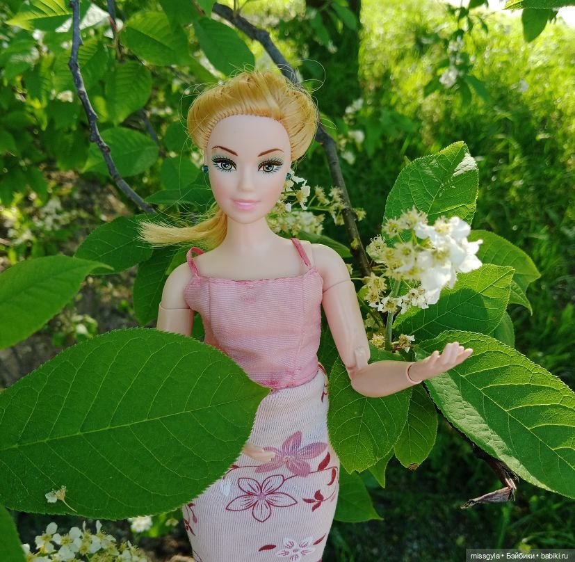 Семейная прогулка. Встречаем лето