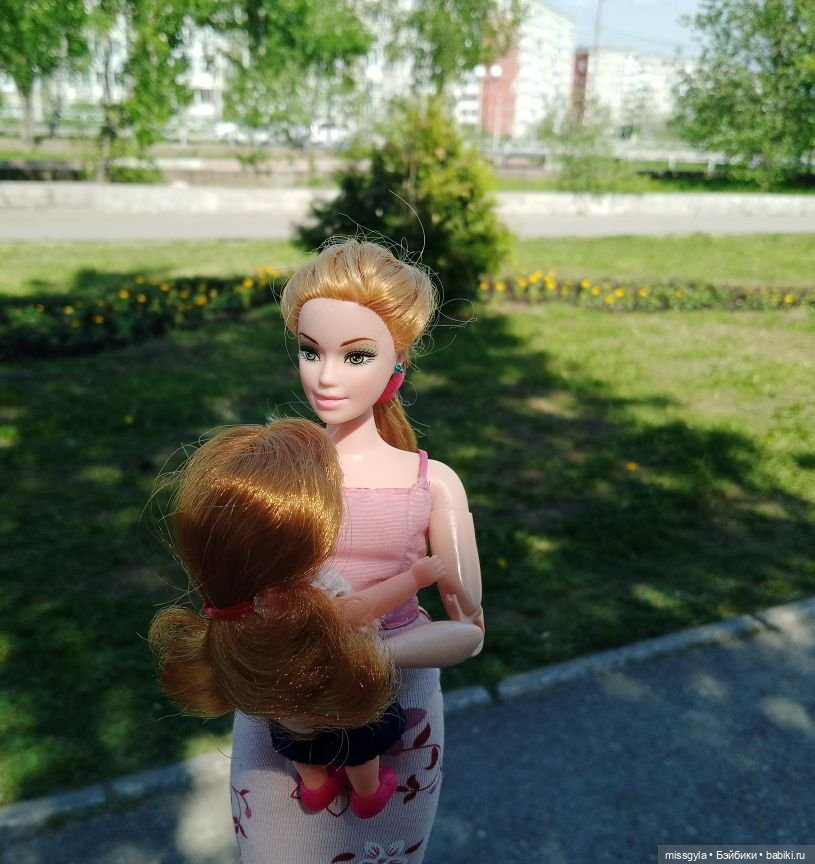 Семейная прогулка. Встречаем лето