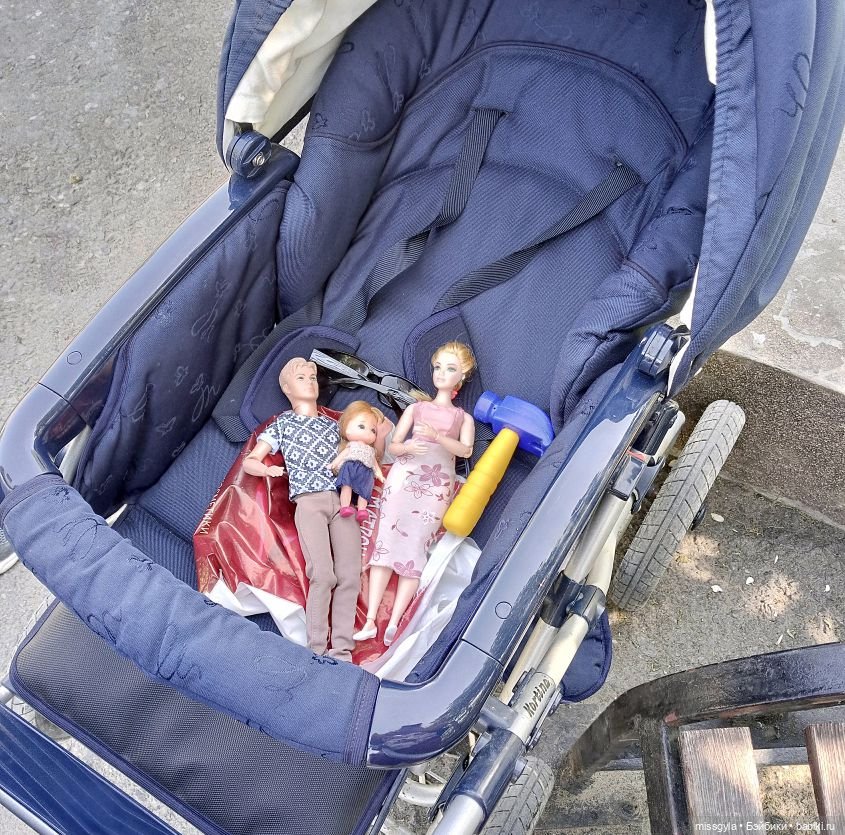 Семейная прогулка. Встречаем лето