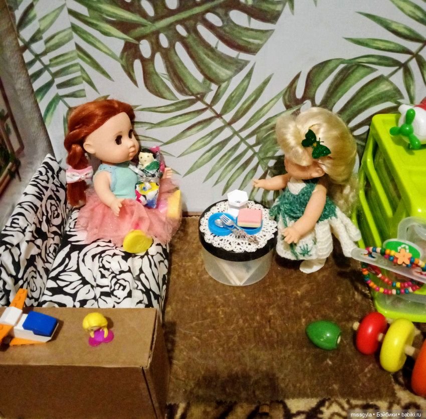 Это интересно — Коллекции игровых кукол (Playline): фото полок (фото 7)