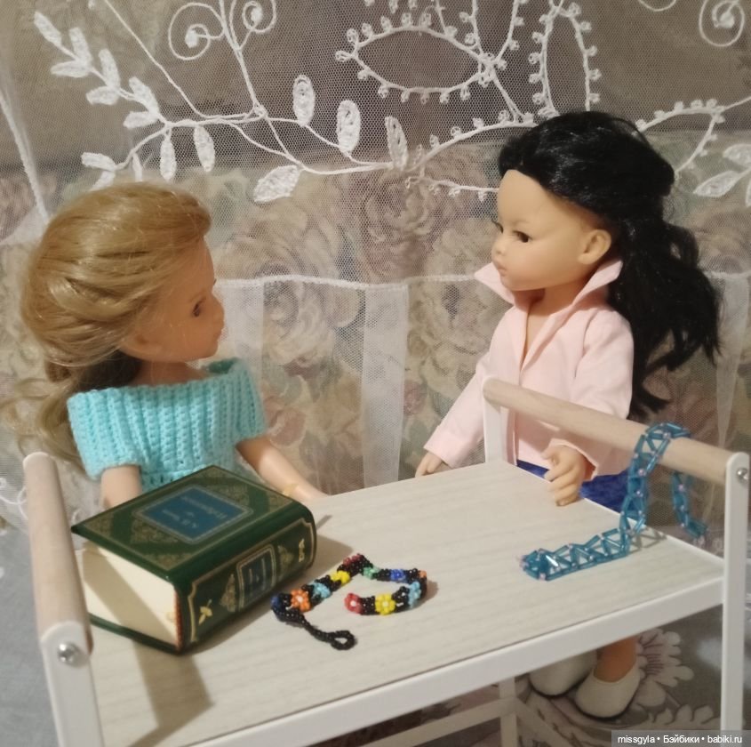 Это интересно — Коллекции игровых кукол (Playline): фото полок (фото 8)