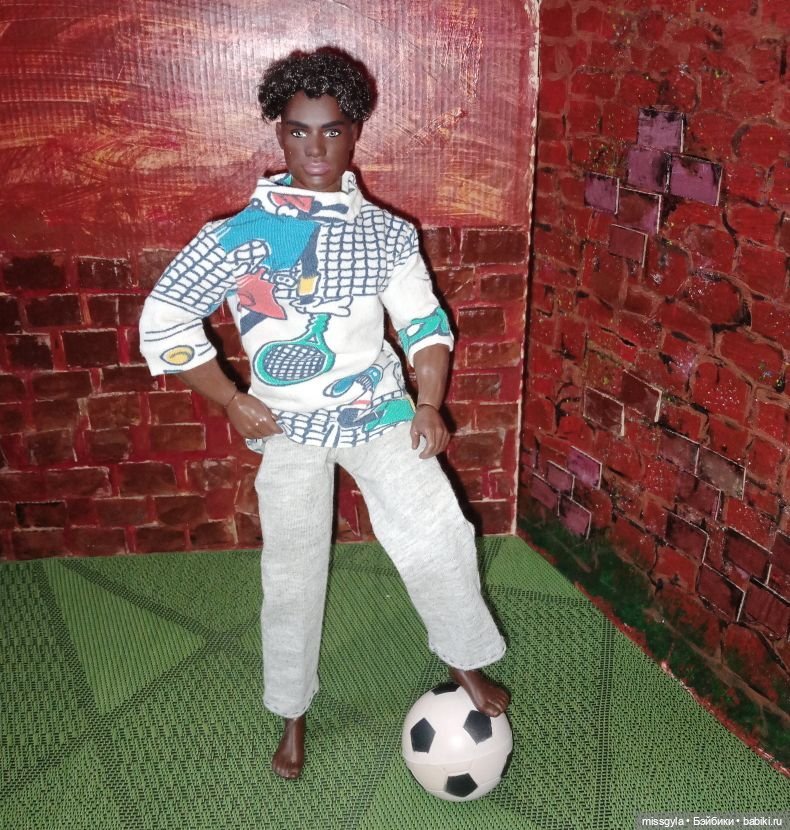 6 лет. Полёт нормальный — Коллекции игровых кукол (Playline): фото полок