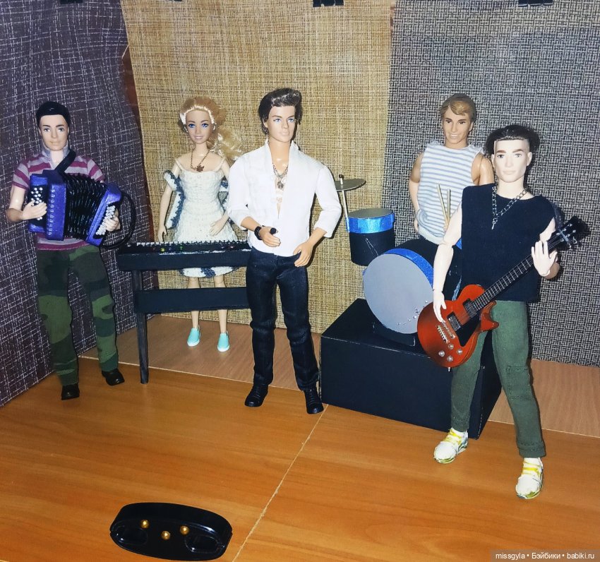 6 лет. Полёт нормальный — Коллекции игровых кукол (Playline): фото полок