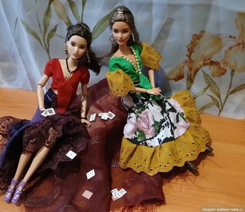 6 лет. Полёт нормальный — Коллекции игровых кукол (Playline): фото полок