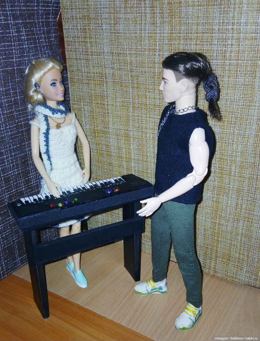 6 лет. Полёт нормальный — Коллекции игровых кукол (Playline): фото полок